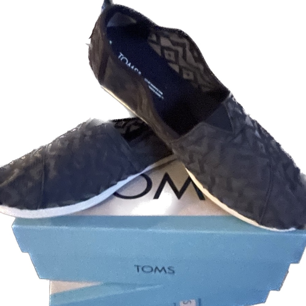 NWT Chevron Lace Alpargata Toms